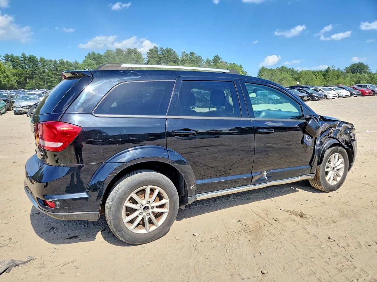 2017 Dodge Journey Crossroad - Image 3