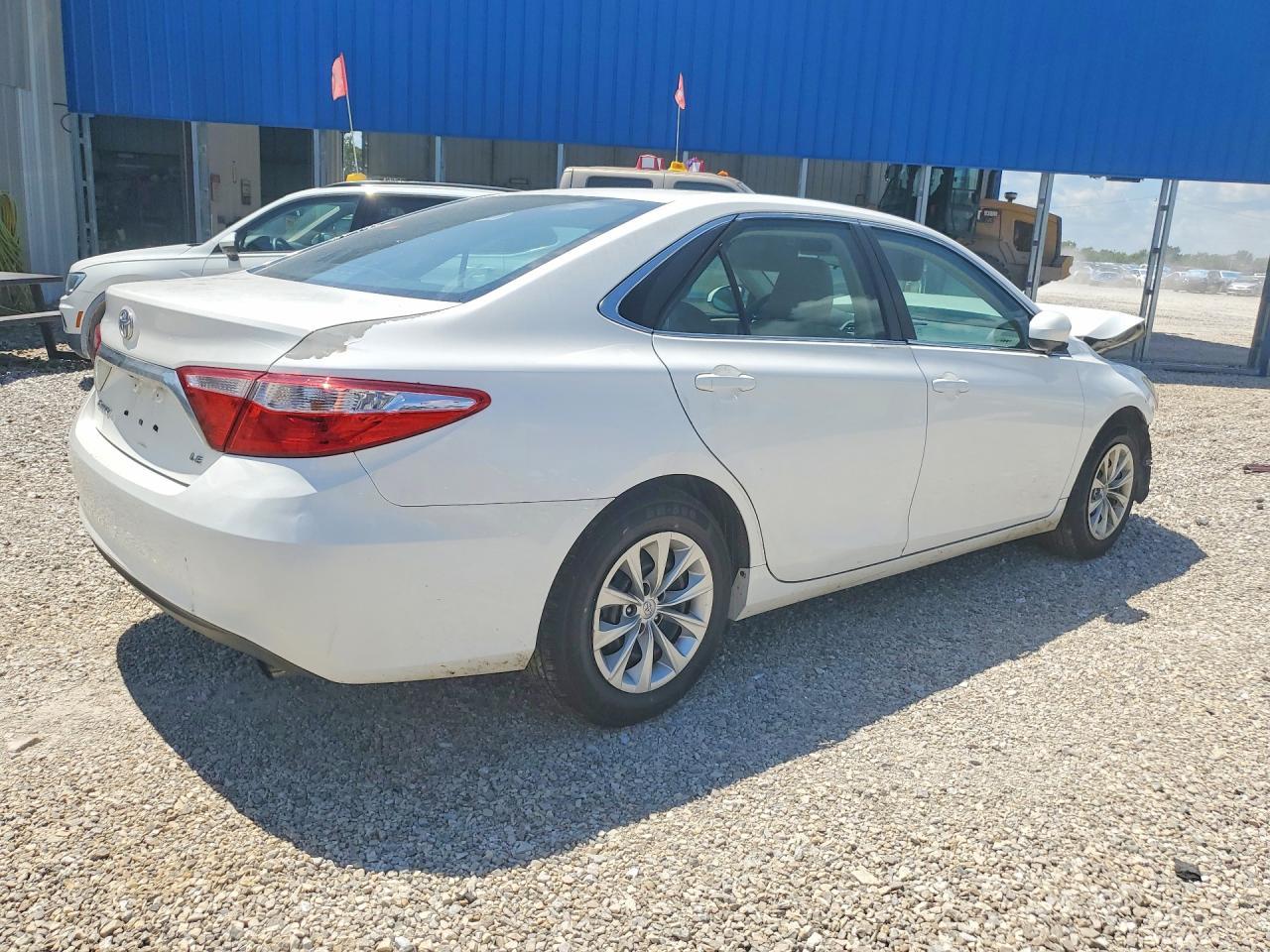2016 Toyota Camry Le - Image 3