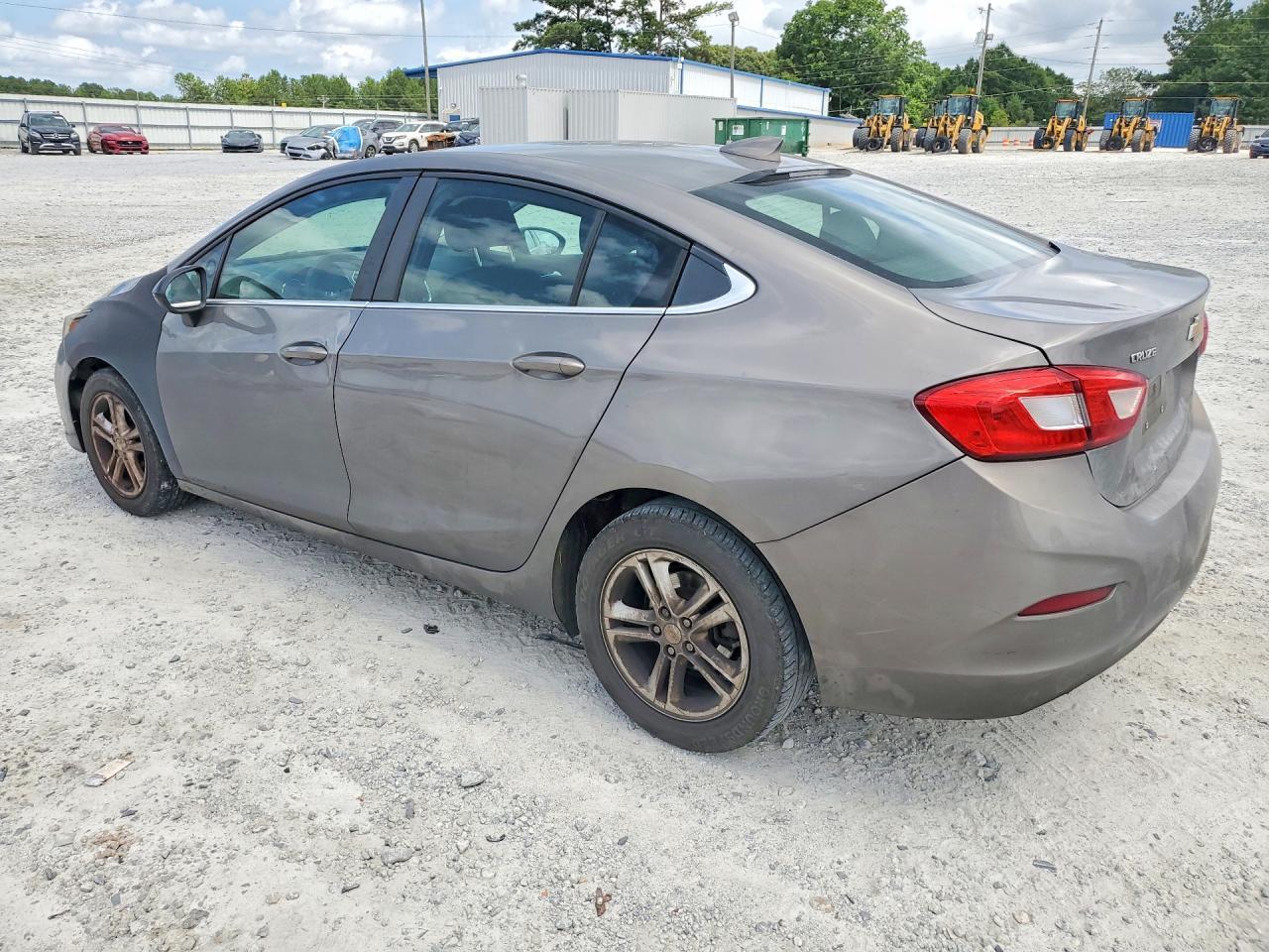 2018 Chevrolet Cruze Lt - Image 2