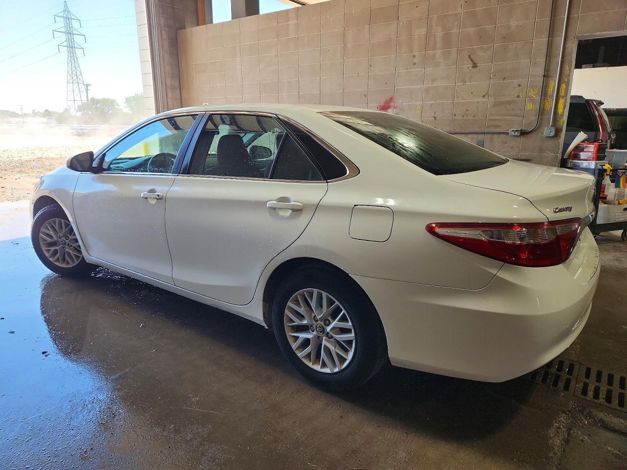 2016 Toyota Camry Le - Фото 2