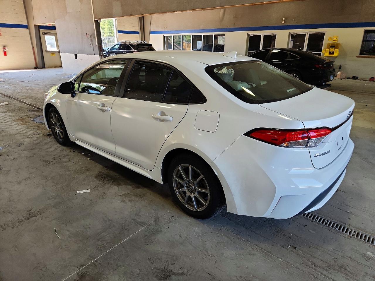 2021 Toyota Corolla Le - Фото 2
