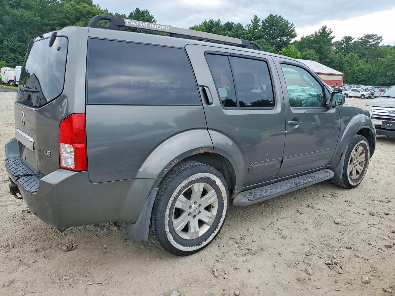 2005 Nissan Pathfinder Le/Se/Xe - Image 2