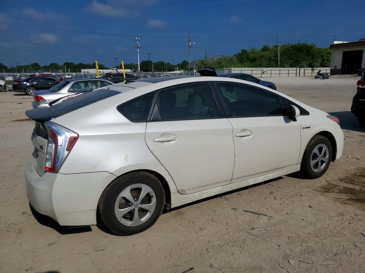 2012 Toyota Prius Three - Image 3