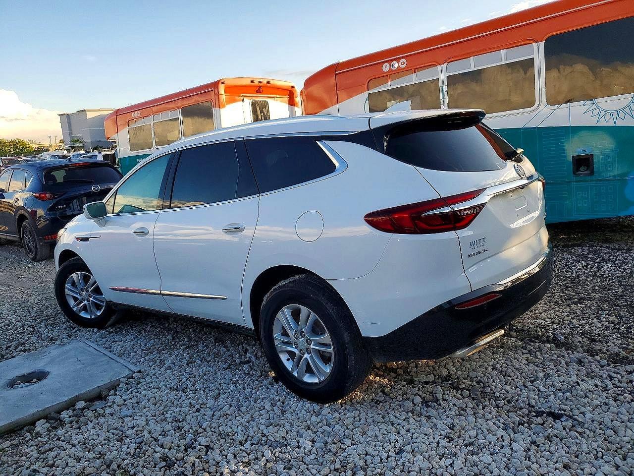 2018 Buick Enclave Essence - Image 2