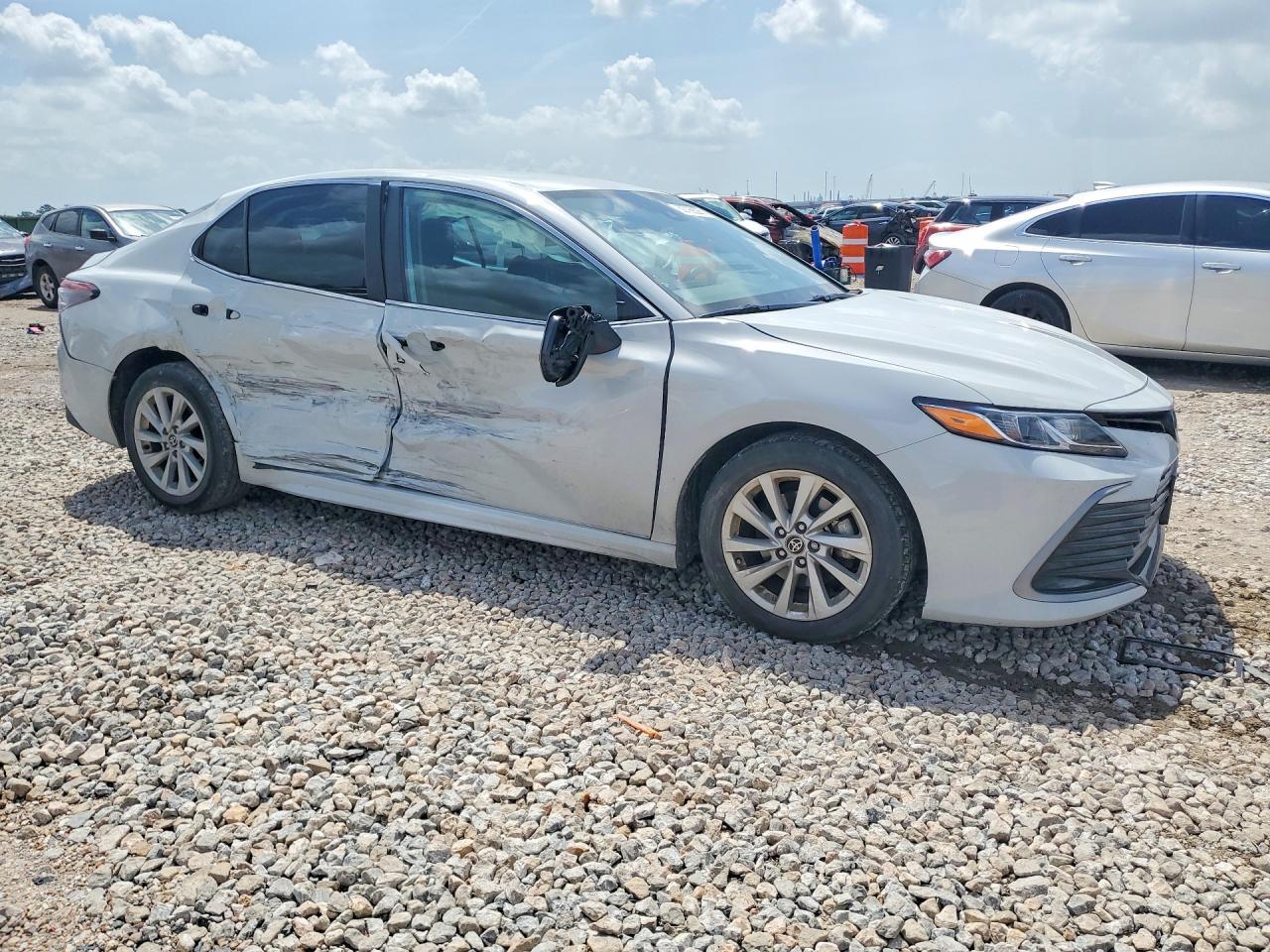 2023 Toyota Camry Le - Фото 4