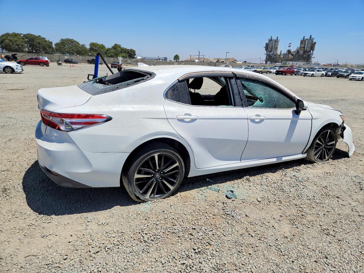 2019 Toyota Camry Le - Фото 3
