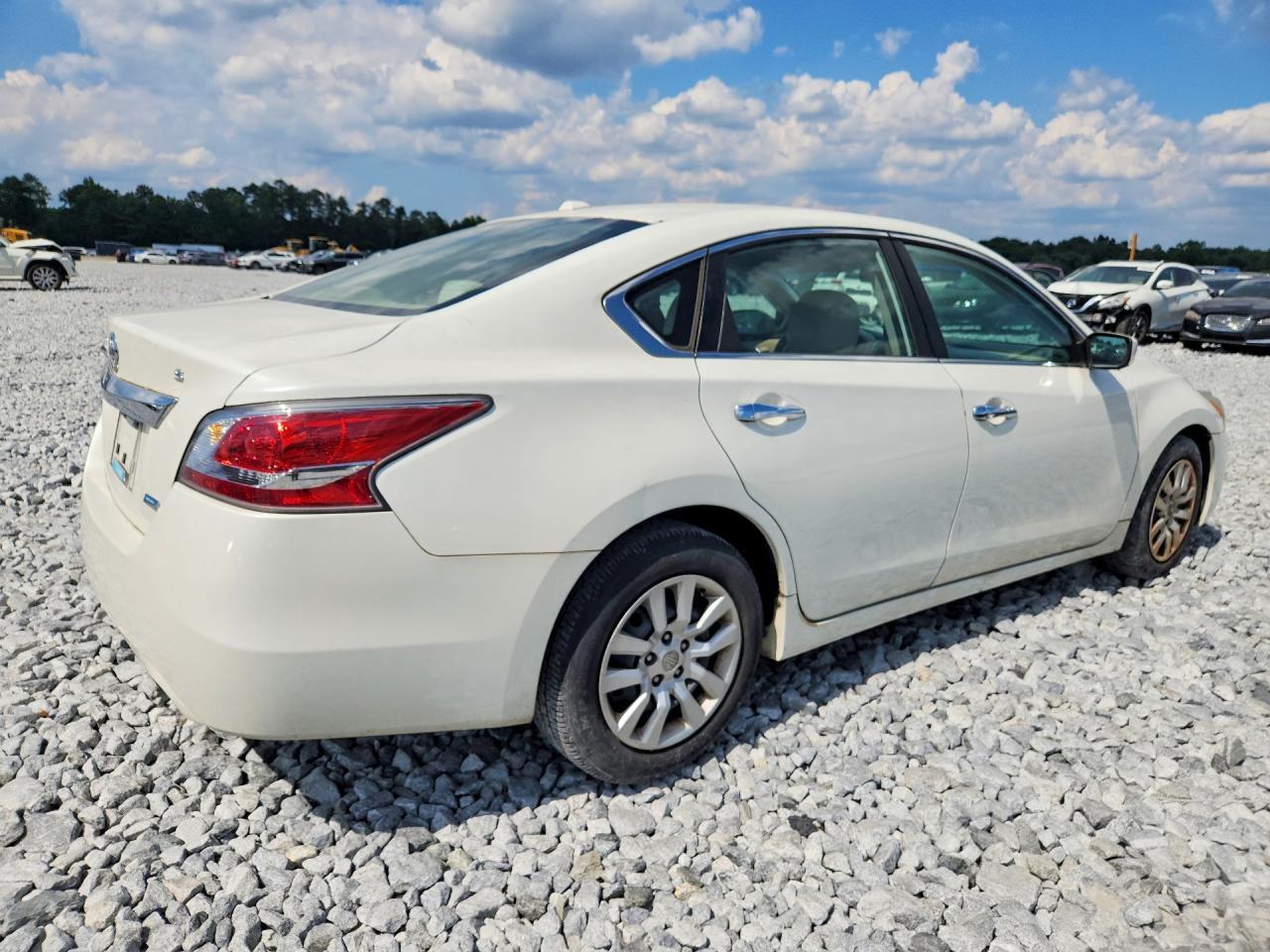 2014 Nissan Altima 2.5 S - Image 3