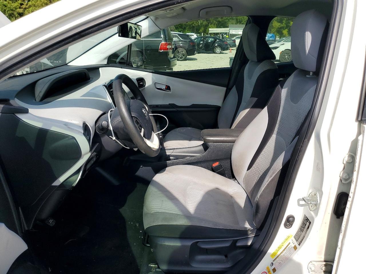 2017 Toyota Prius Two - Фото 7