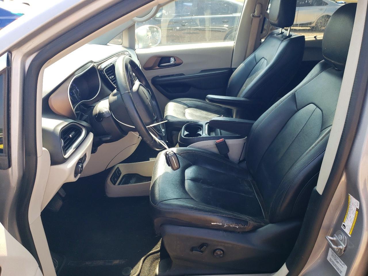 2017 Chrysler Pacifica Touring L - Image 7