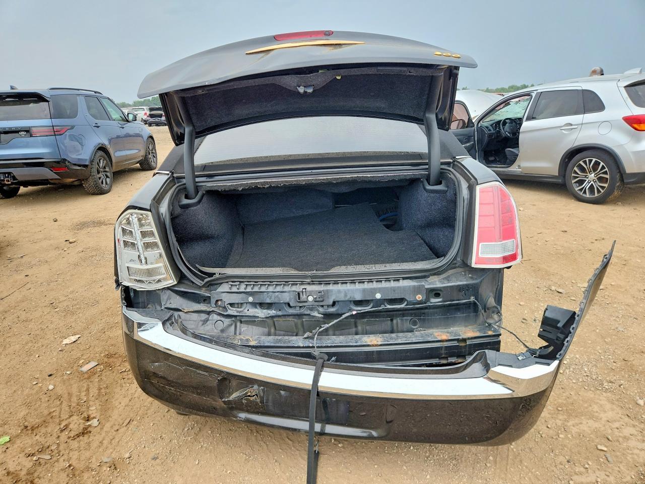 2014 Chrysler 300 - Image 6