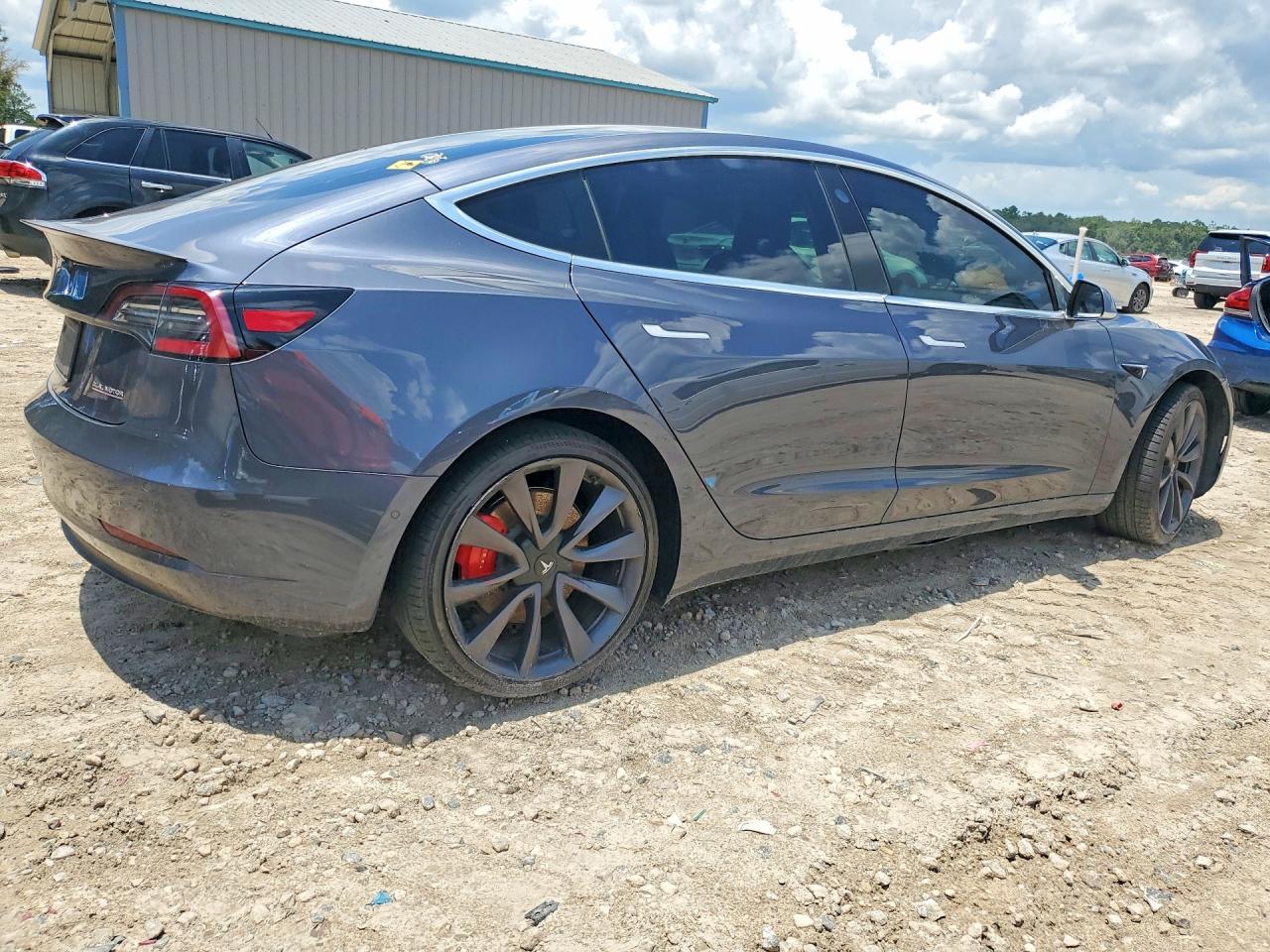 2020 Tesla Model 3 - Фото 3