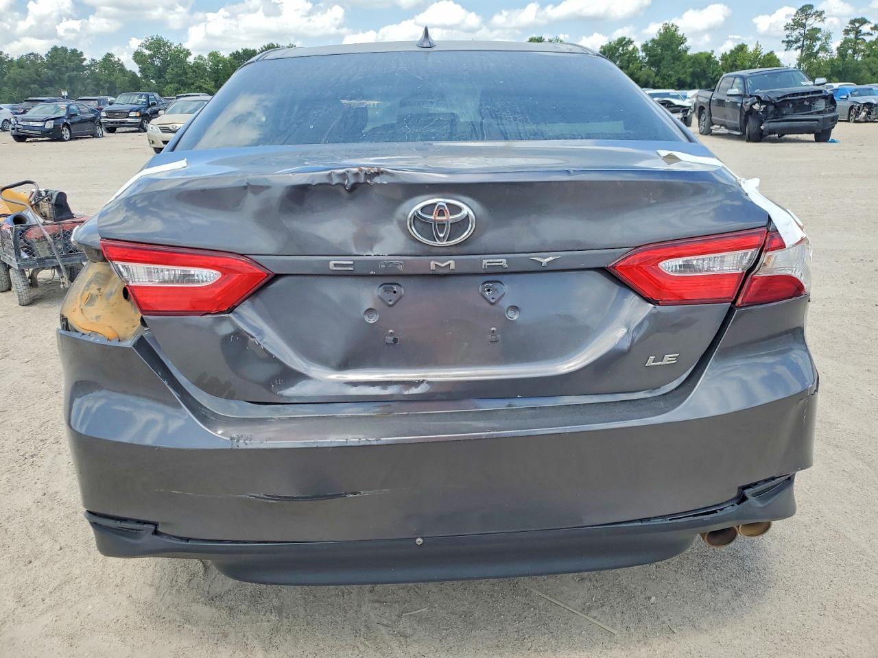 2020 Toyota Camry Se - Фото 6