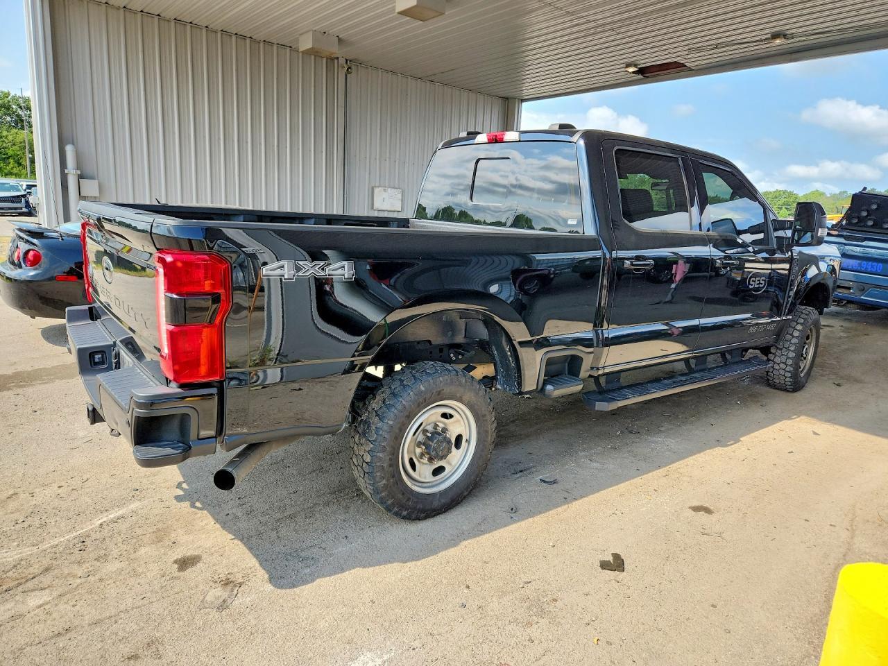 2024 Ford F250 Super Duty - Image 3