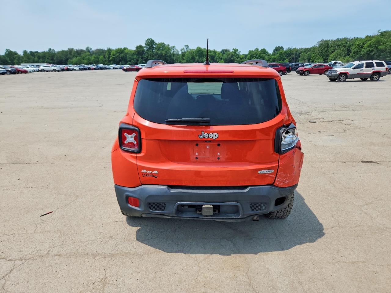 2016 Jeep Renegade Latitude - Image 6