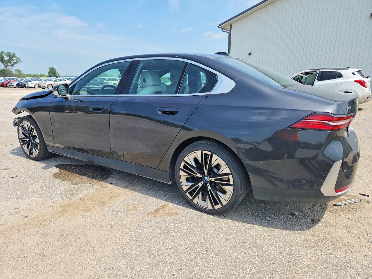 2024 BMW 530 Xi - Фото 2