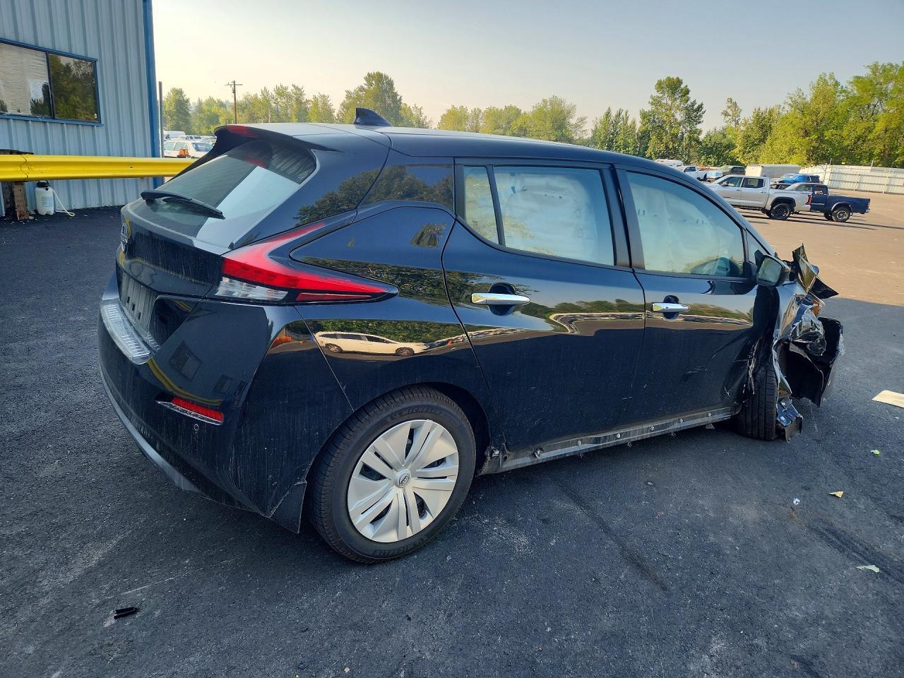 2025 Nissan Leaf S - Фото 3