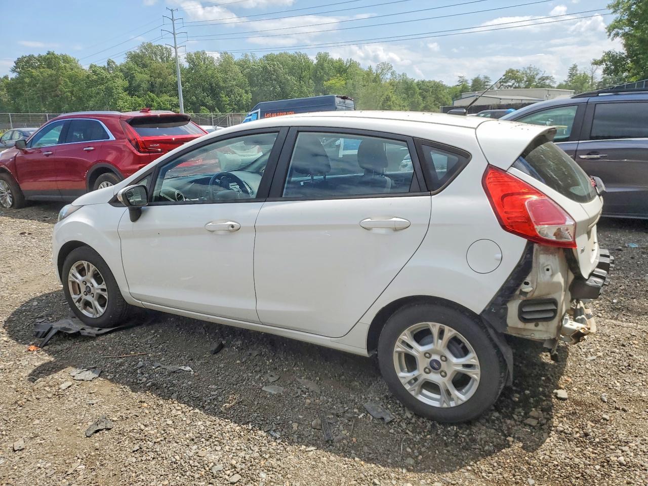 2014 Ford Fiesta Se - Фото 2