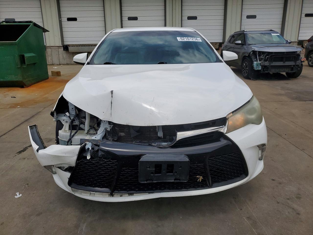 2016 Toyota Camry Se - Фото 5