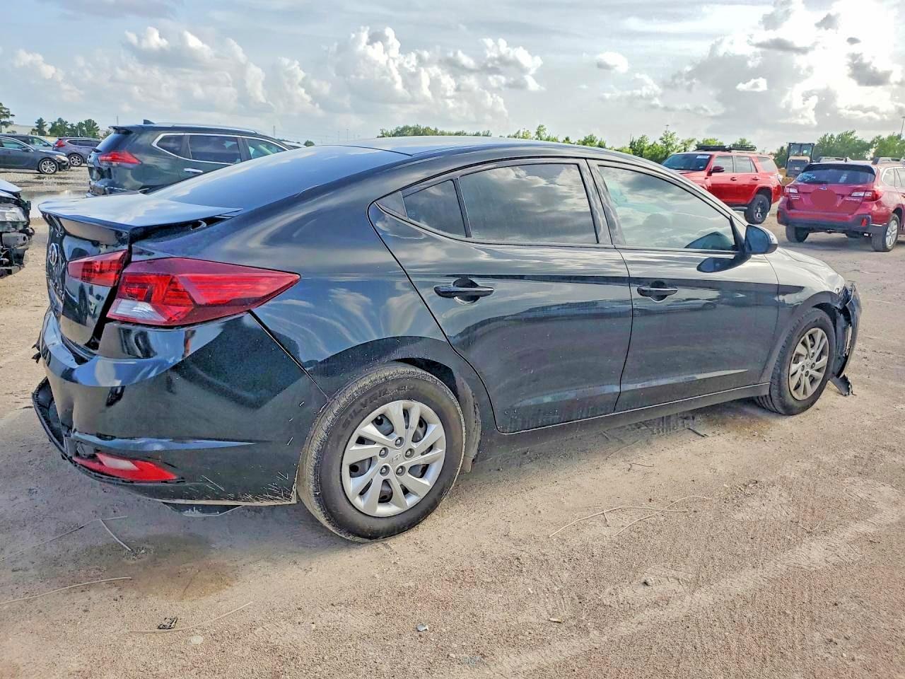2019 Hyundai Elantra Se - Image 3