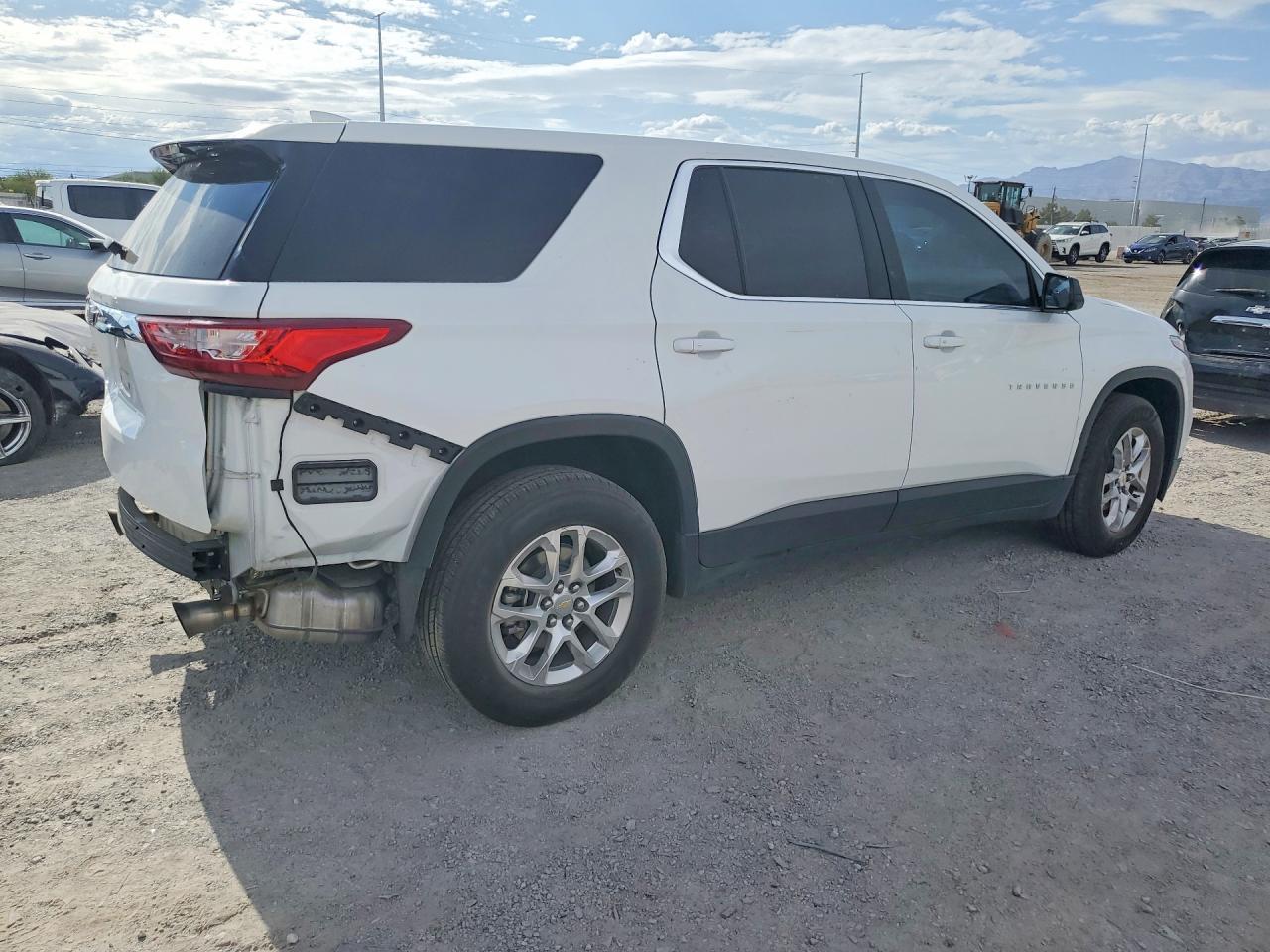 2020 Chevrolet Traverse Ls - Фото 3