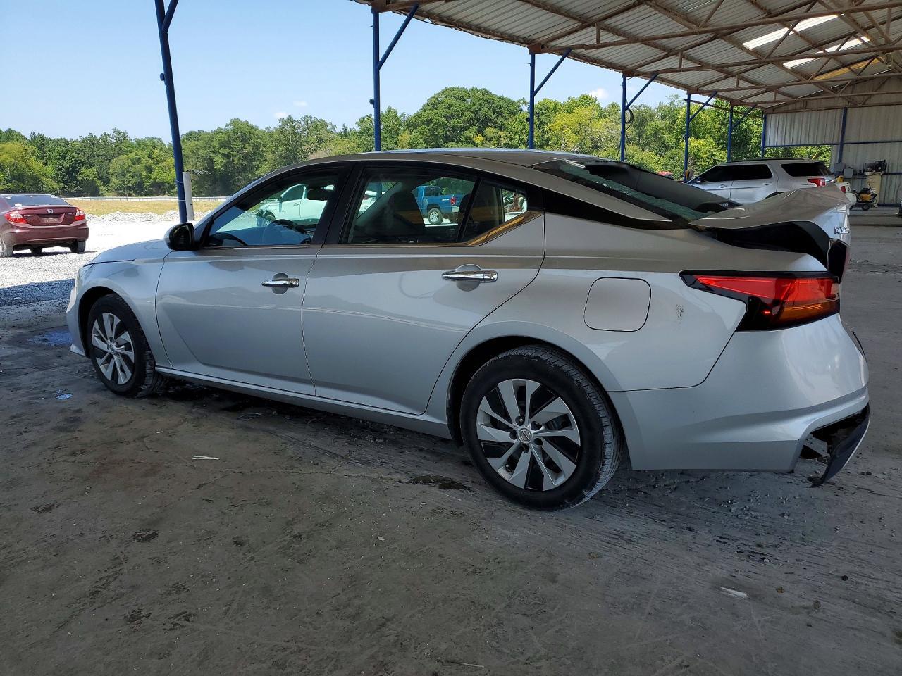 2021 Nissan Altima - Image 2