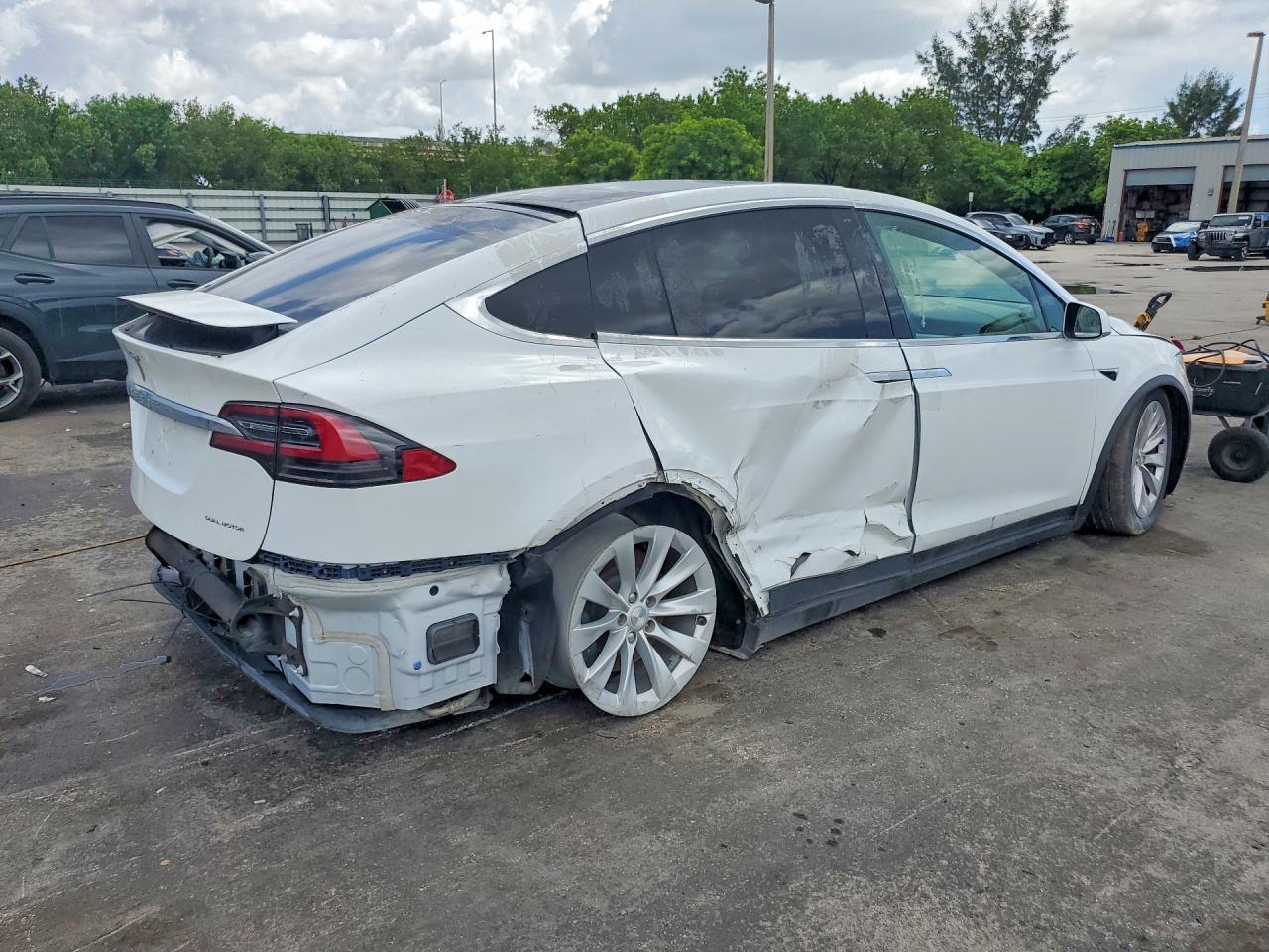 2021 Tesla Model X - Фото 3