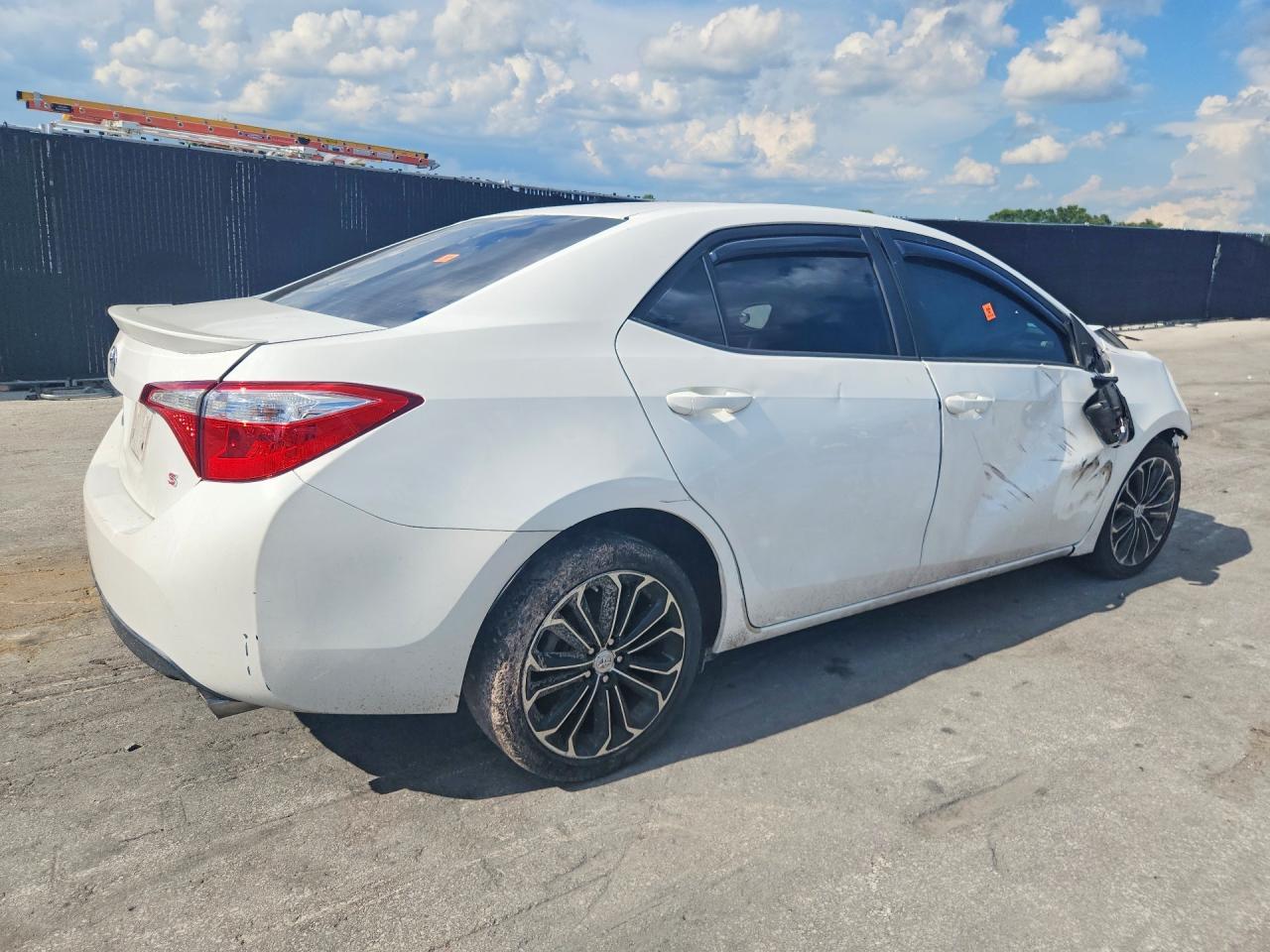 2015 Toyota Corolla S Plus - Фото 3