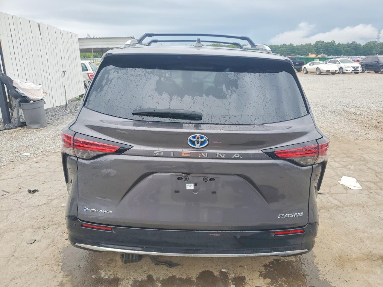 2025 Toyota Sienna Platinum 7-Passenger - Фото 6