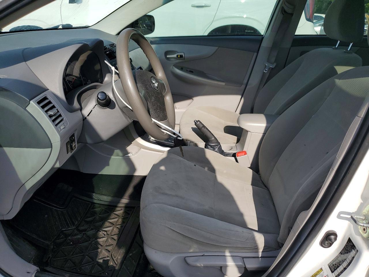 2010 Toyota Corolla Le - Фото 7