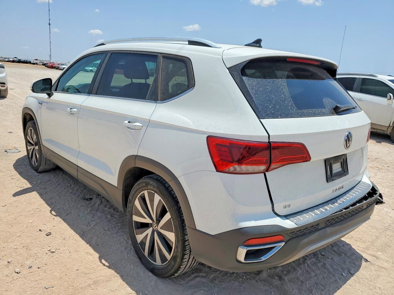 2022 Volkswagen Taos Se - Фото 2