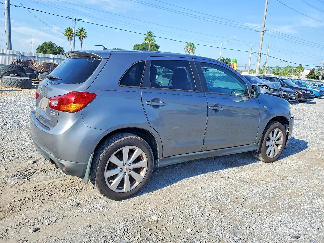 2015 Mitsubishi Outlander Sport Es - Image 3