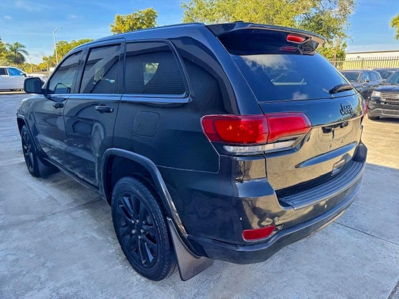 2021 Jeep Grand Cherokee Laredo - Фото 2