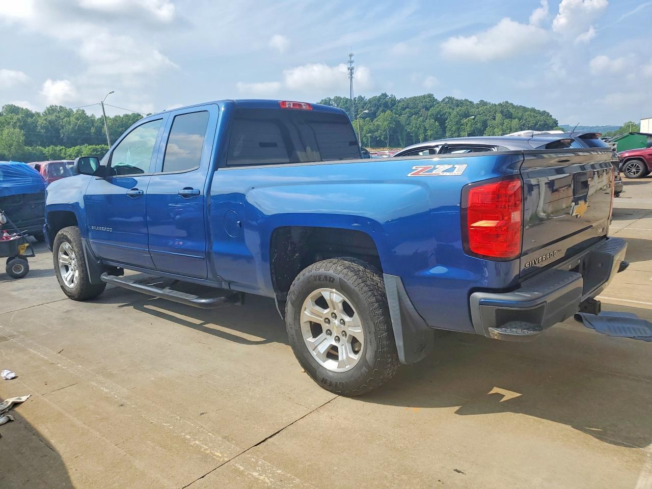 2017 Chevrolet Silverado K1500 Lt - Image 2