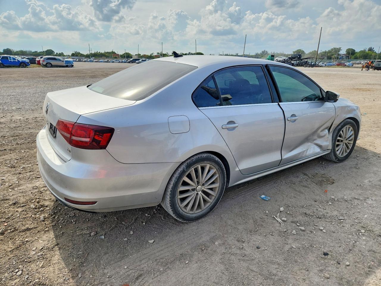 2016 Volkswagen Jetta Sel - Image 3