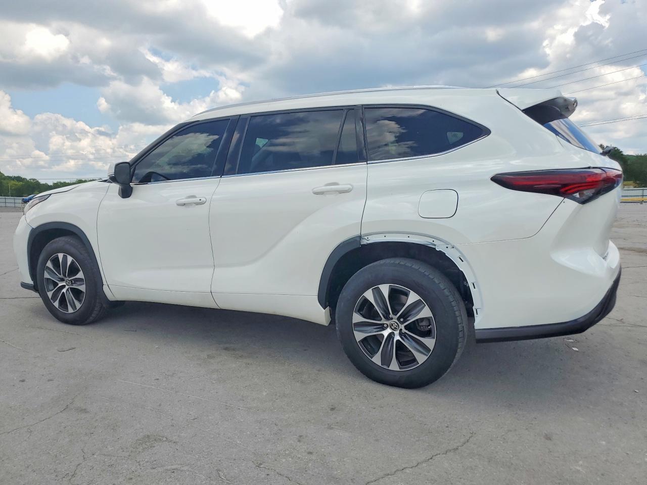 2021 Toyota Highlander Xle - Image 2