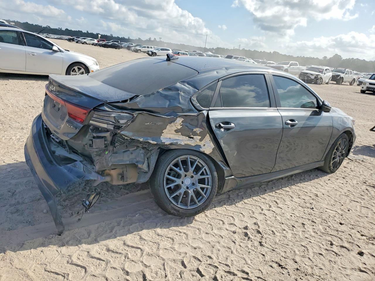 2024 Kia Forte Gt Line - Фото 3