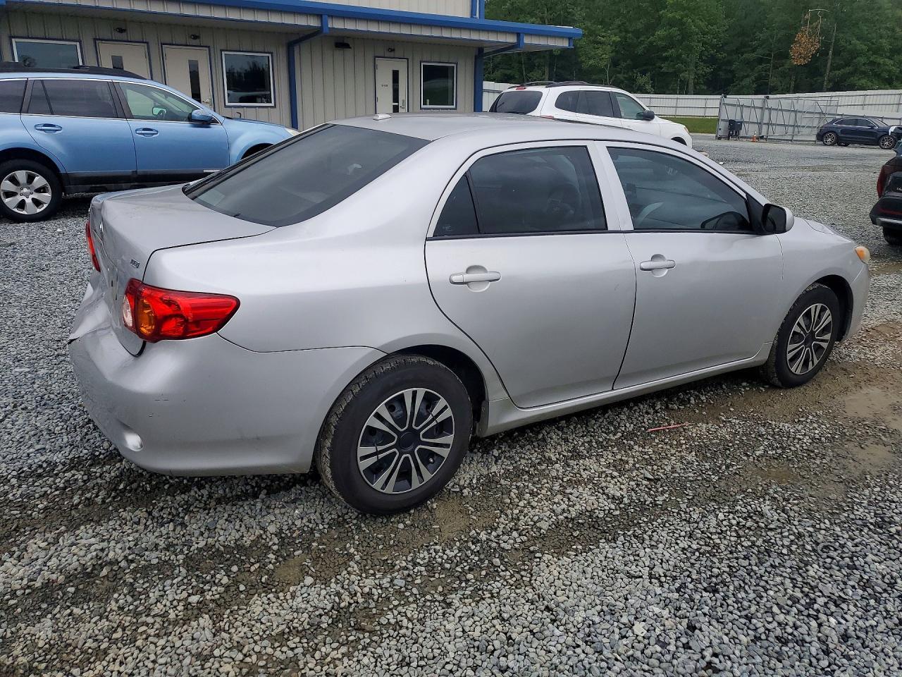 2010 Toyota Corolla Le - Фото 3