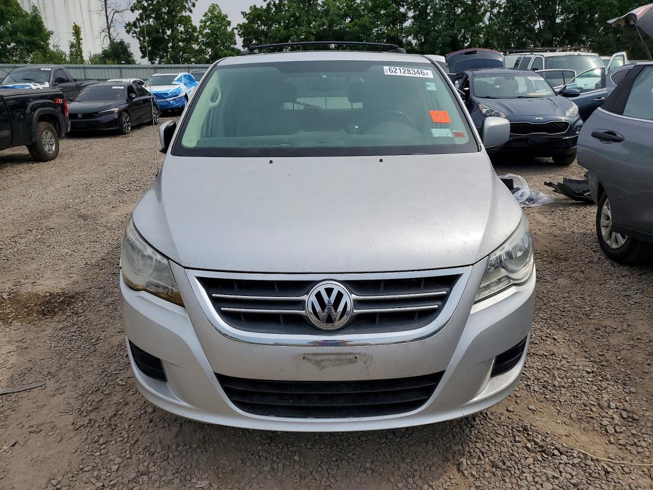 2009 Volkswagen Routan Se - Image 5