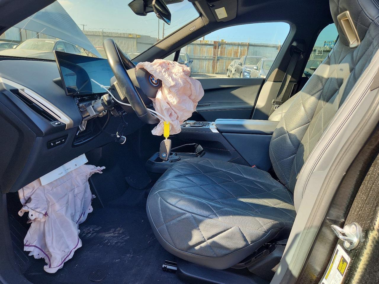 2023 BMW Ix xDrive50 - Фото 7