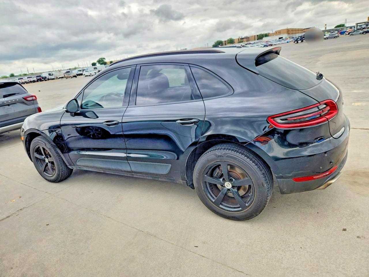 2017 Porsche Macan - Image 2