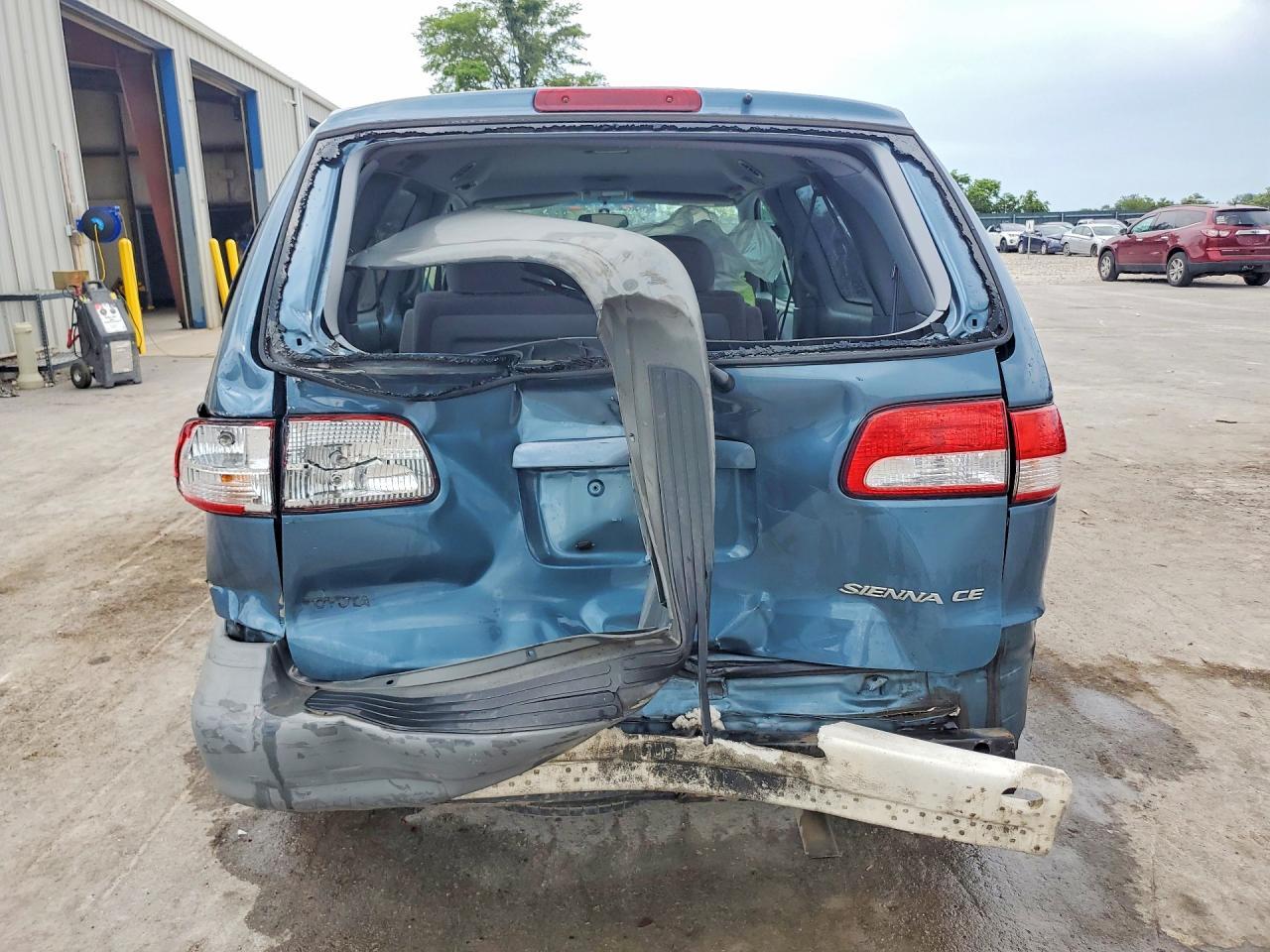 2001 Toyota Sienna Ce - Фото 6