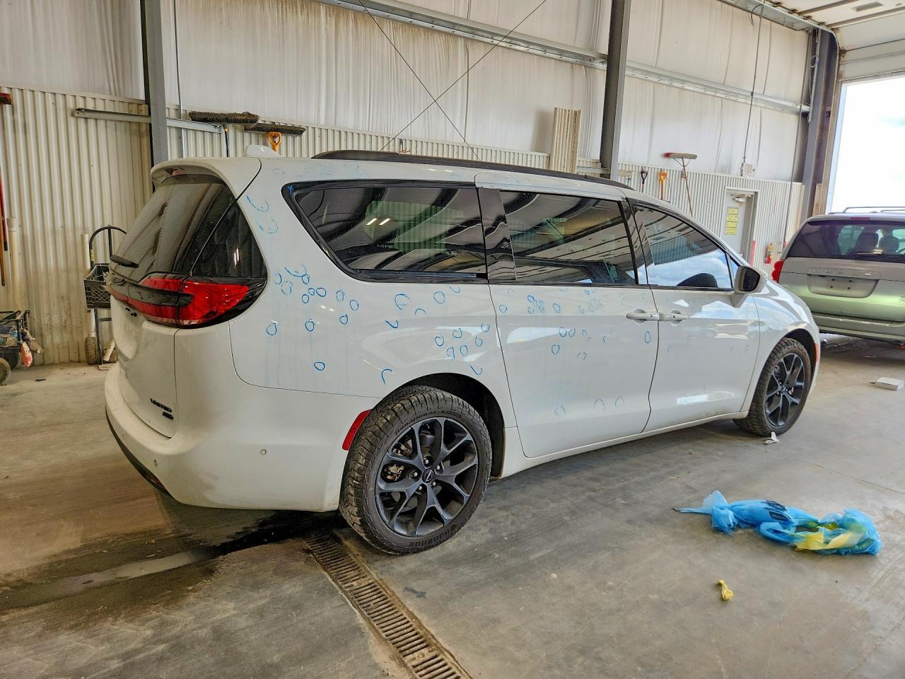 2022 Chrysler Pacifica Limited - Фото 3