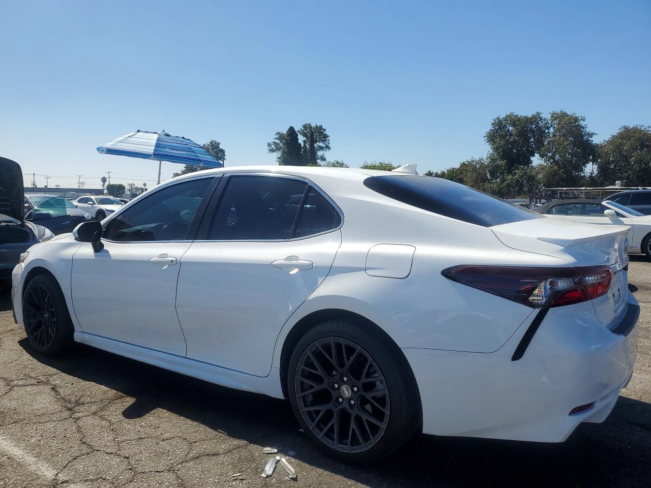 2022 Toyota Camry Se - Фото 2