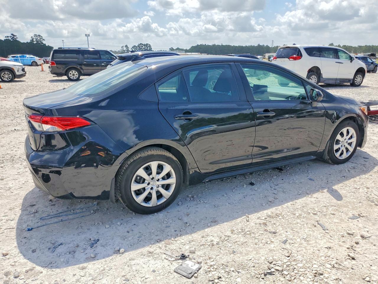 2025 Toyota Corolla Le - Фото 3