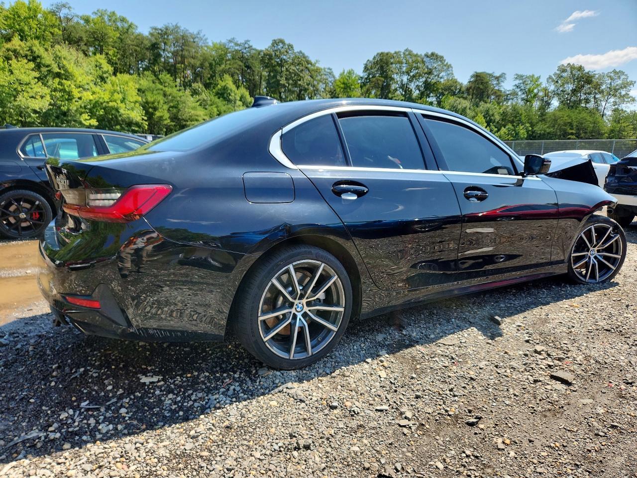 2020 BMW 330Xi - Фото 3