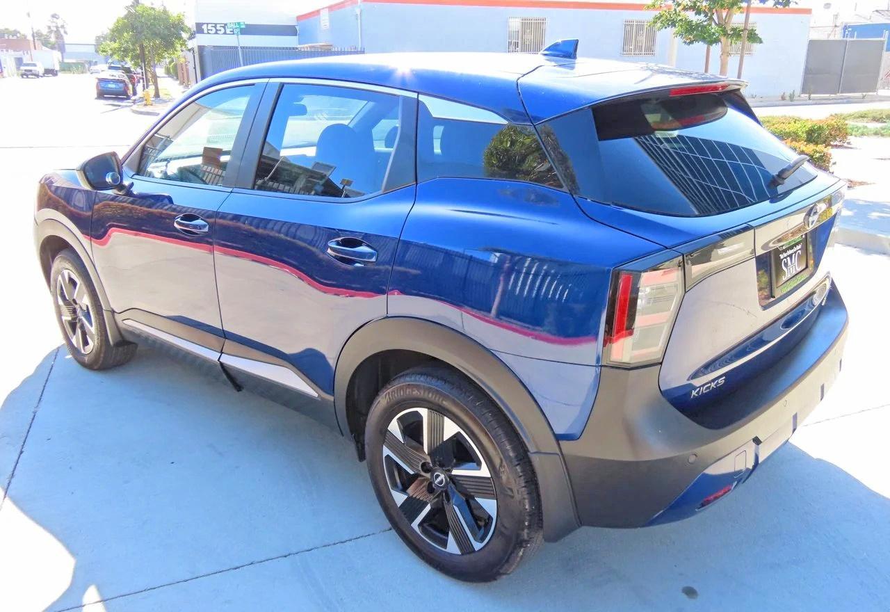 2025 Nissan Kicks Sv - Image 4