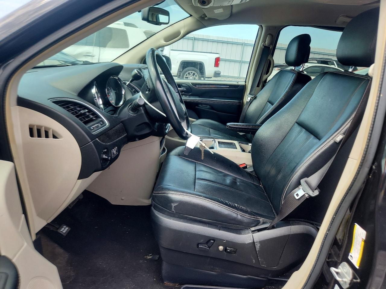 2016 Chrysler Town & Country Touring - Фото 7