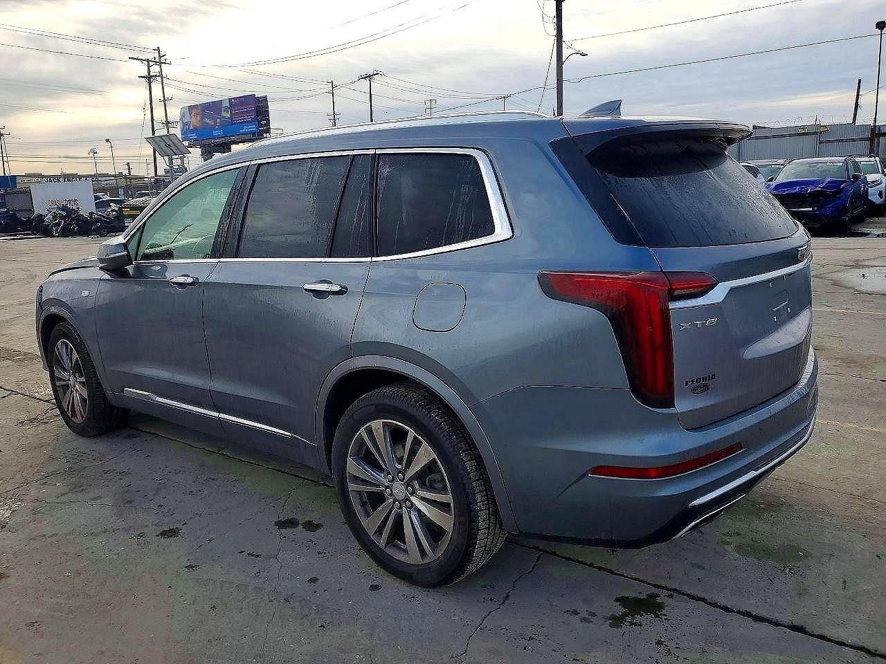 2022 Cadillac Xt6 Premium Luxury - Image 2