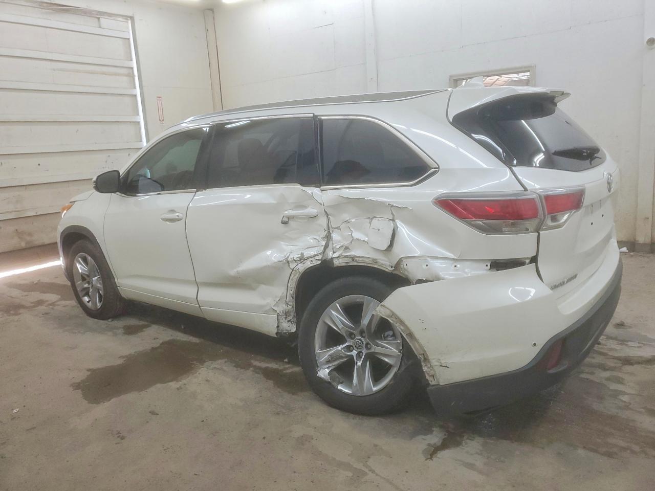 2016 Toyota Highlander Limited - Image 2