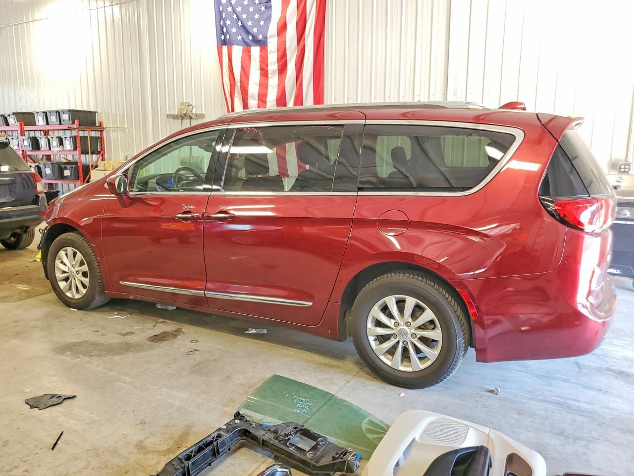 2019 Chrysler Pacifica Touring L - Фото 2